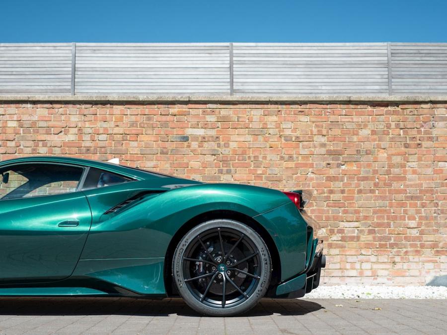 Детали экстерьера Ferrari 488 Pista 2020 года  (UK) (фото 16 из 41)